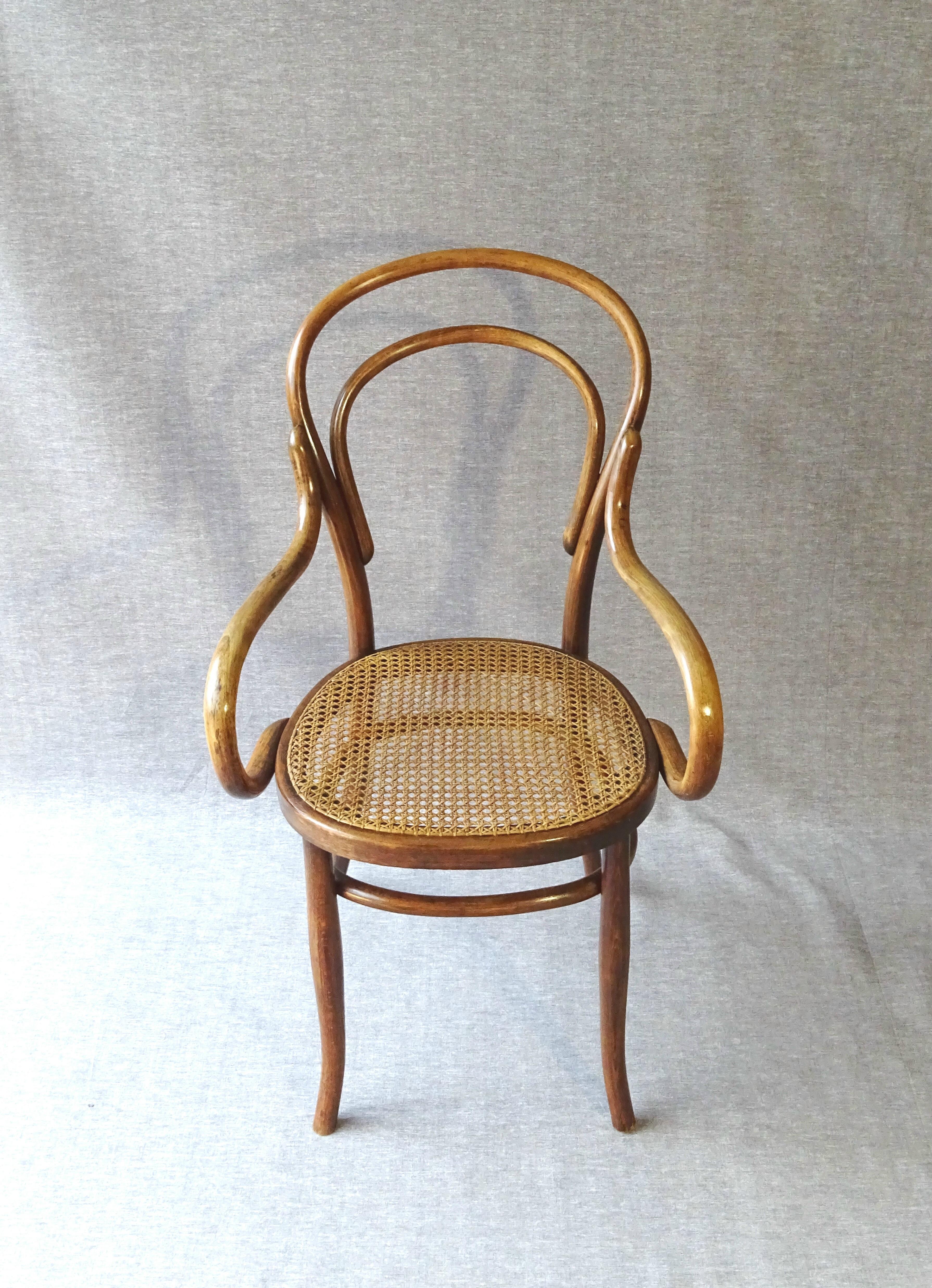 Viennese armchair in bentwood type canned bistro, circa 1900 UNGVAR