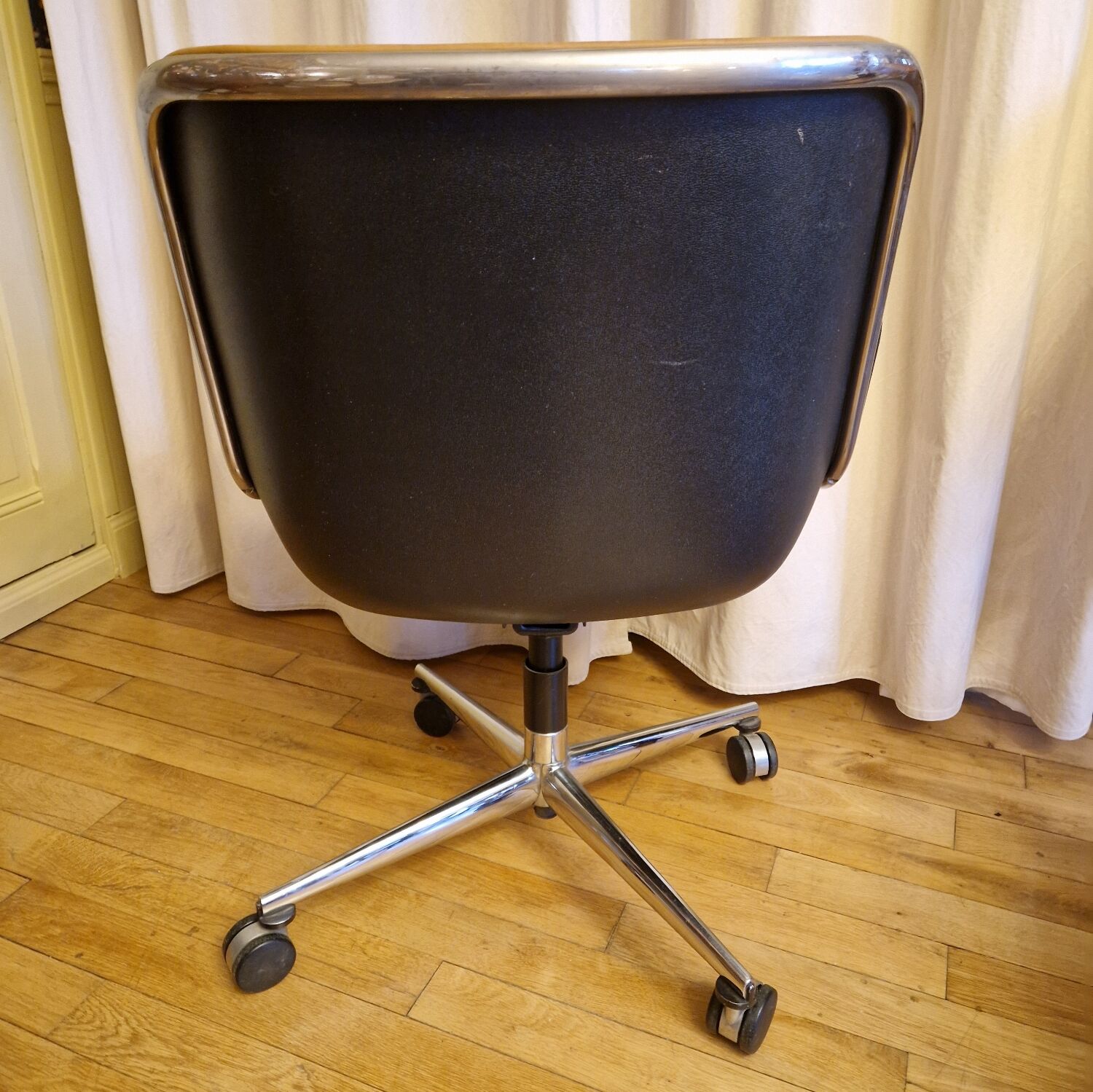 Charles Pollock leather office chair for Knoll