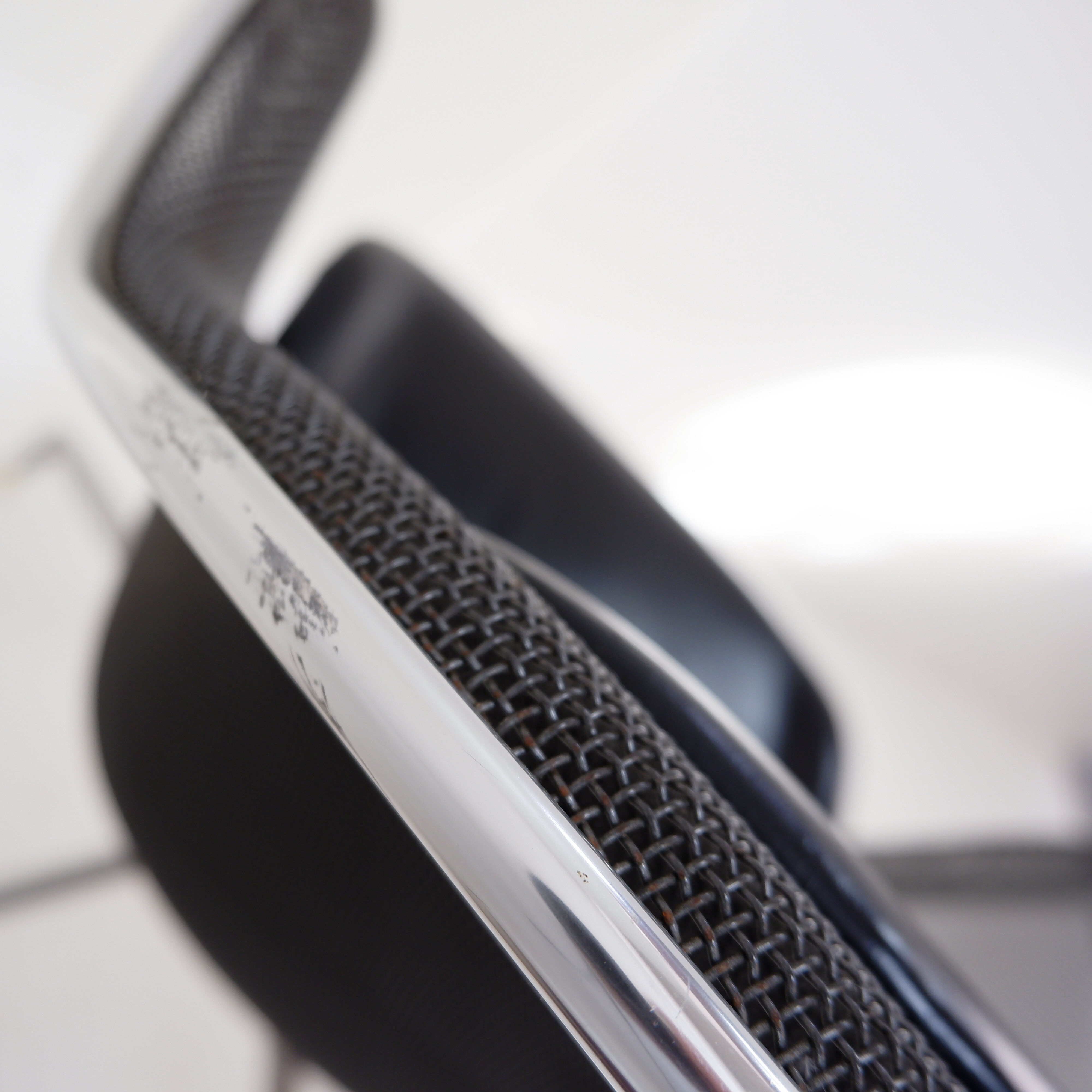 Vintage Italian swivel armchair "Iuta" by Antonio Citterio for B&B Italia