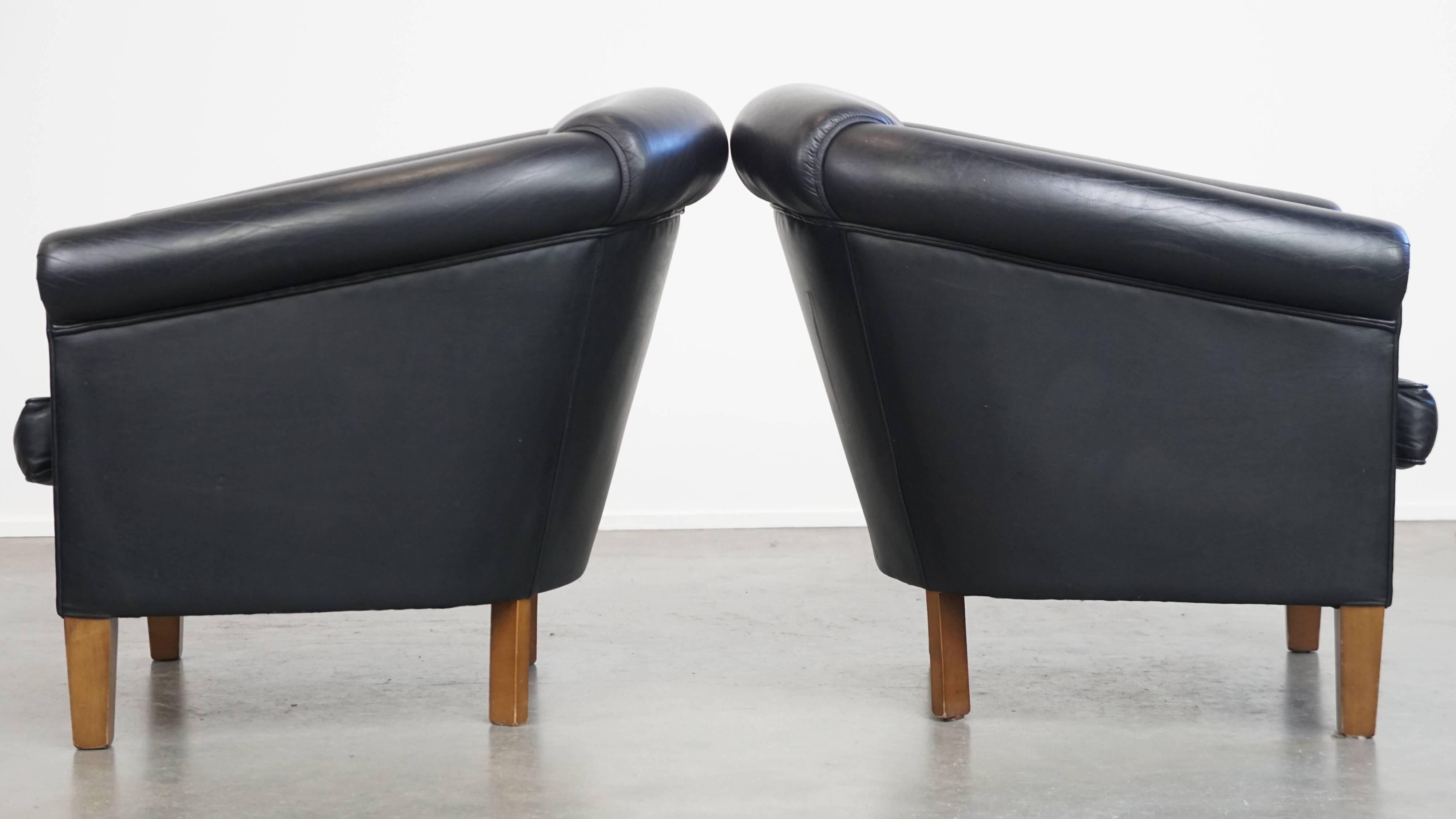 Set of 2 Black Cowhide Leather Club Chairs in English Style
