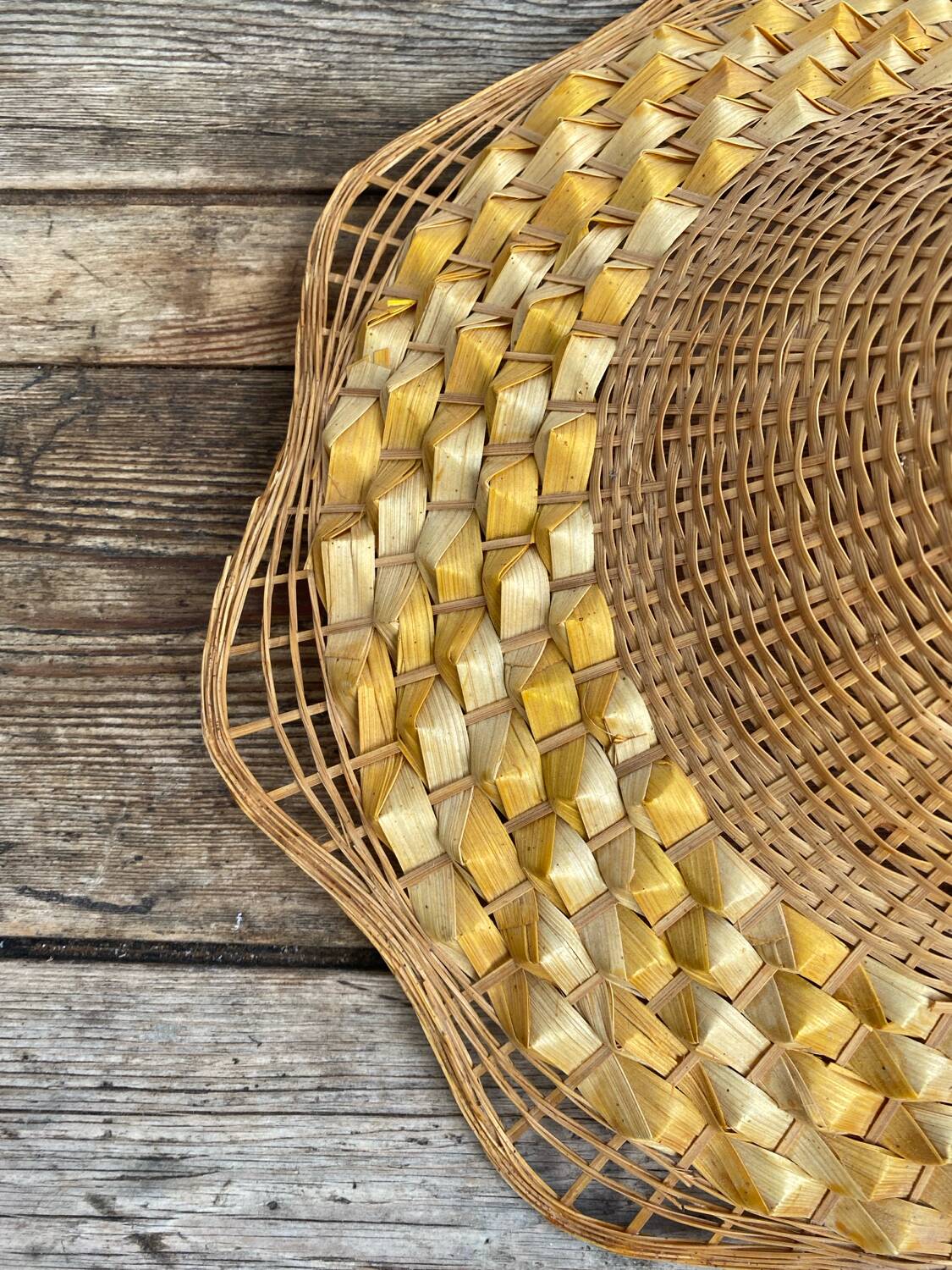 Woven wicker pendant light