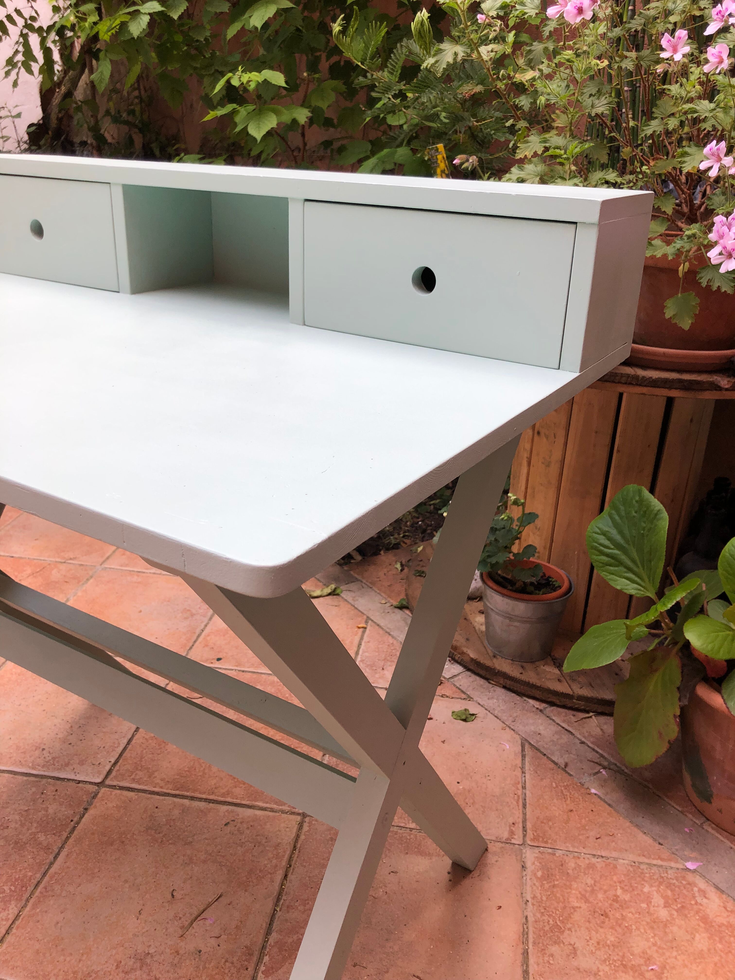 Bureau ancien couleur vert d’eau