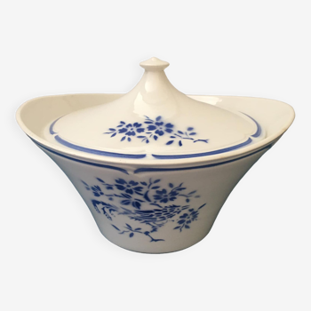 Porcelain soup tureen or vegetable stamped Moulin des Loups. Bird motifs and blue flowers