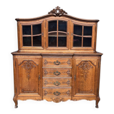 Buffet de style Louis XV, chêne massif.