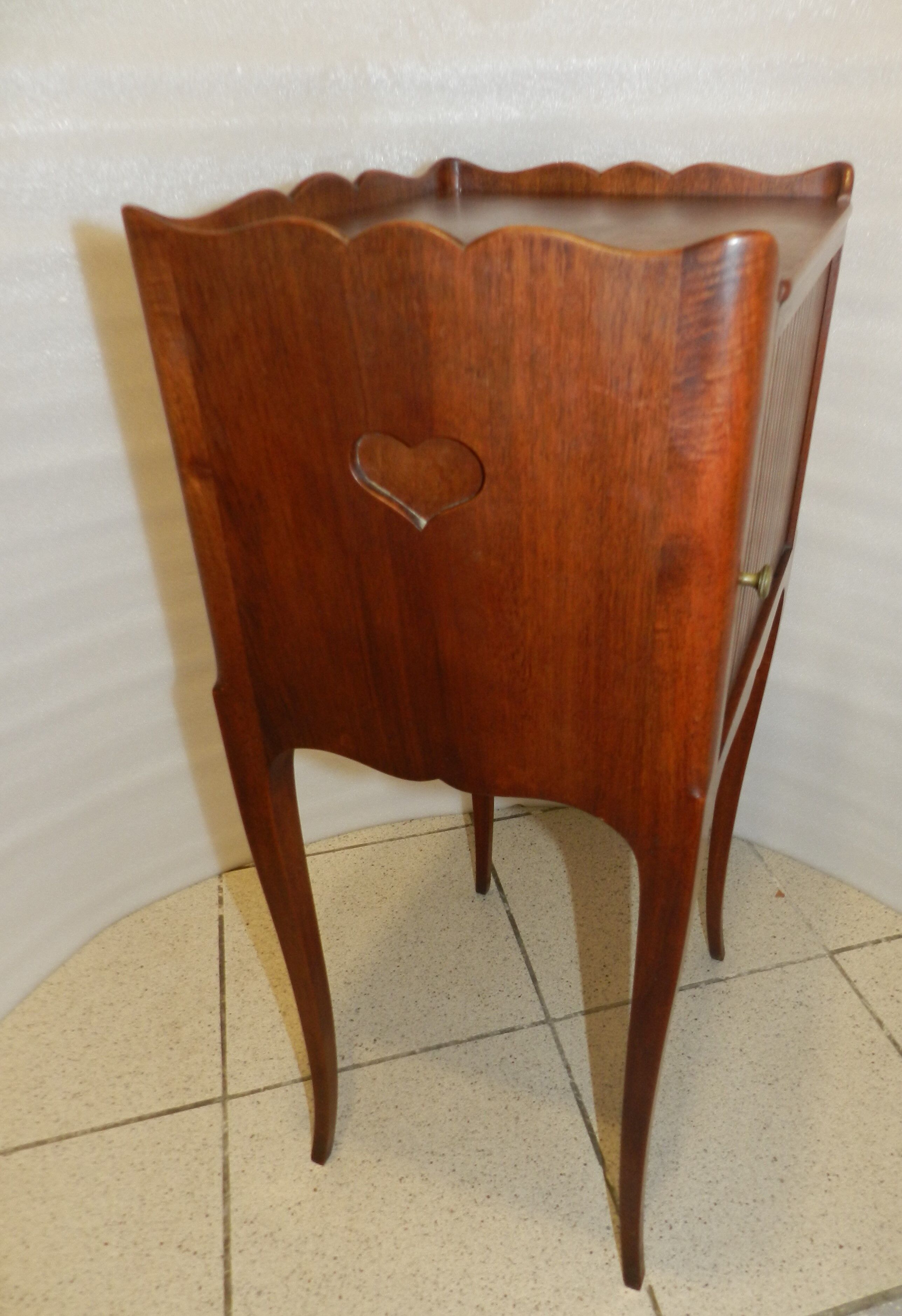 Table de nuit style louis XV