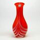 Vase avec œillet, moderne du milieu du siècle, en verre rouge, conçu par L. Fiedorowicz, Pologne, années 1970.