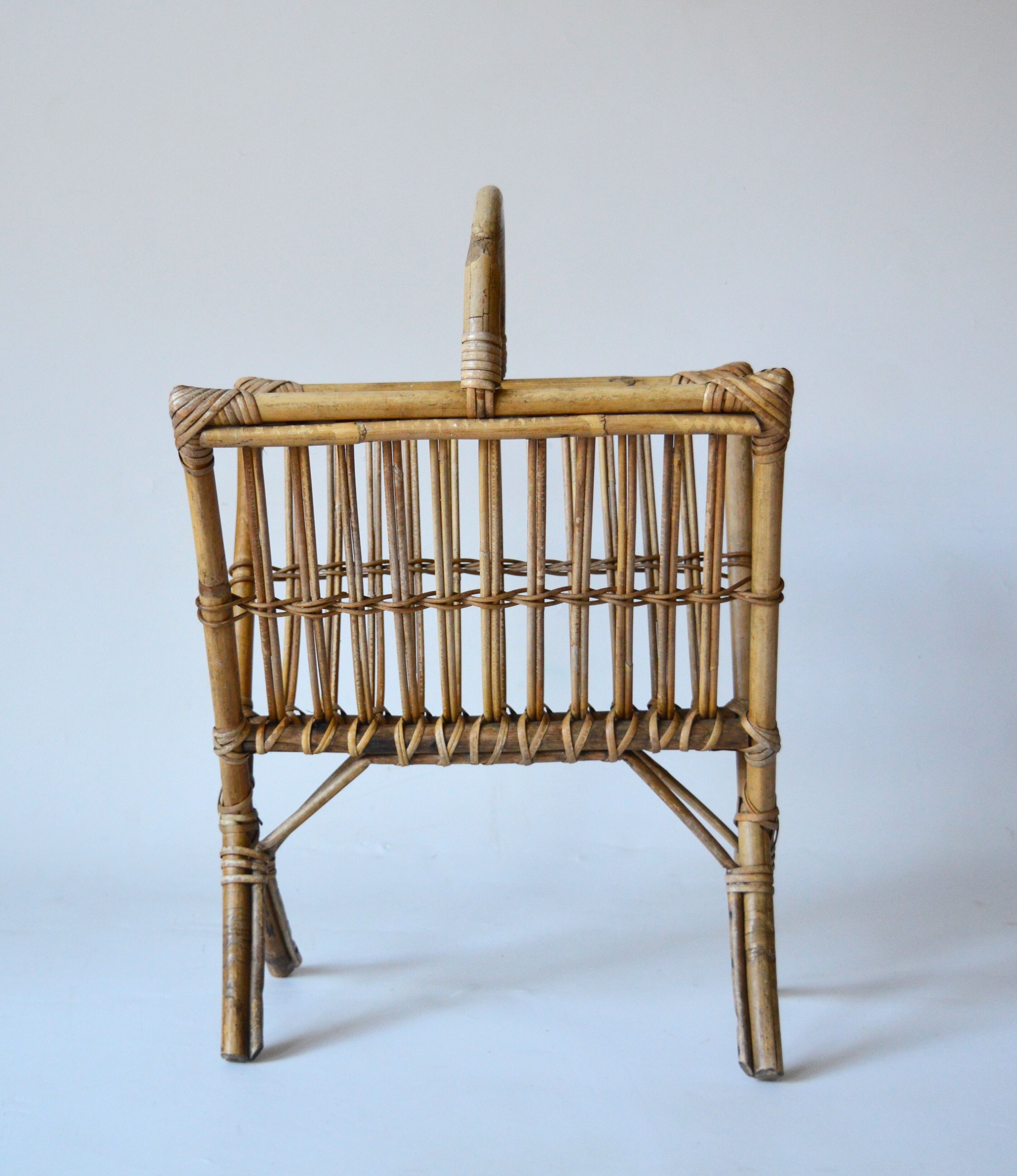 ratin magazine holder