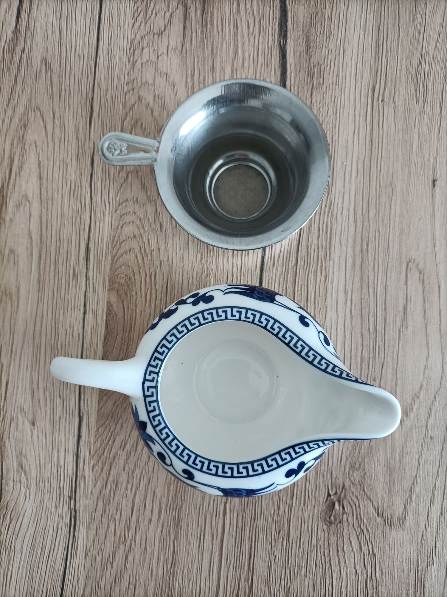 Gaiwan traditional chinese tea set in blue and white porcelain
