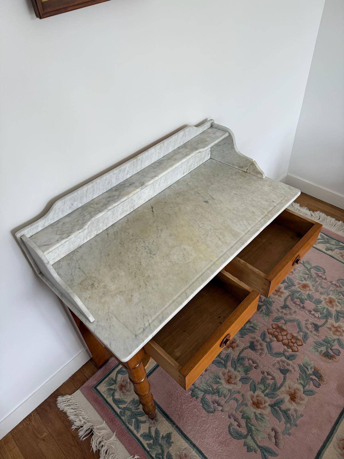 Dressing table in wood and marble