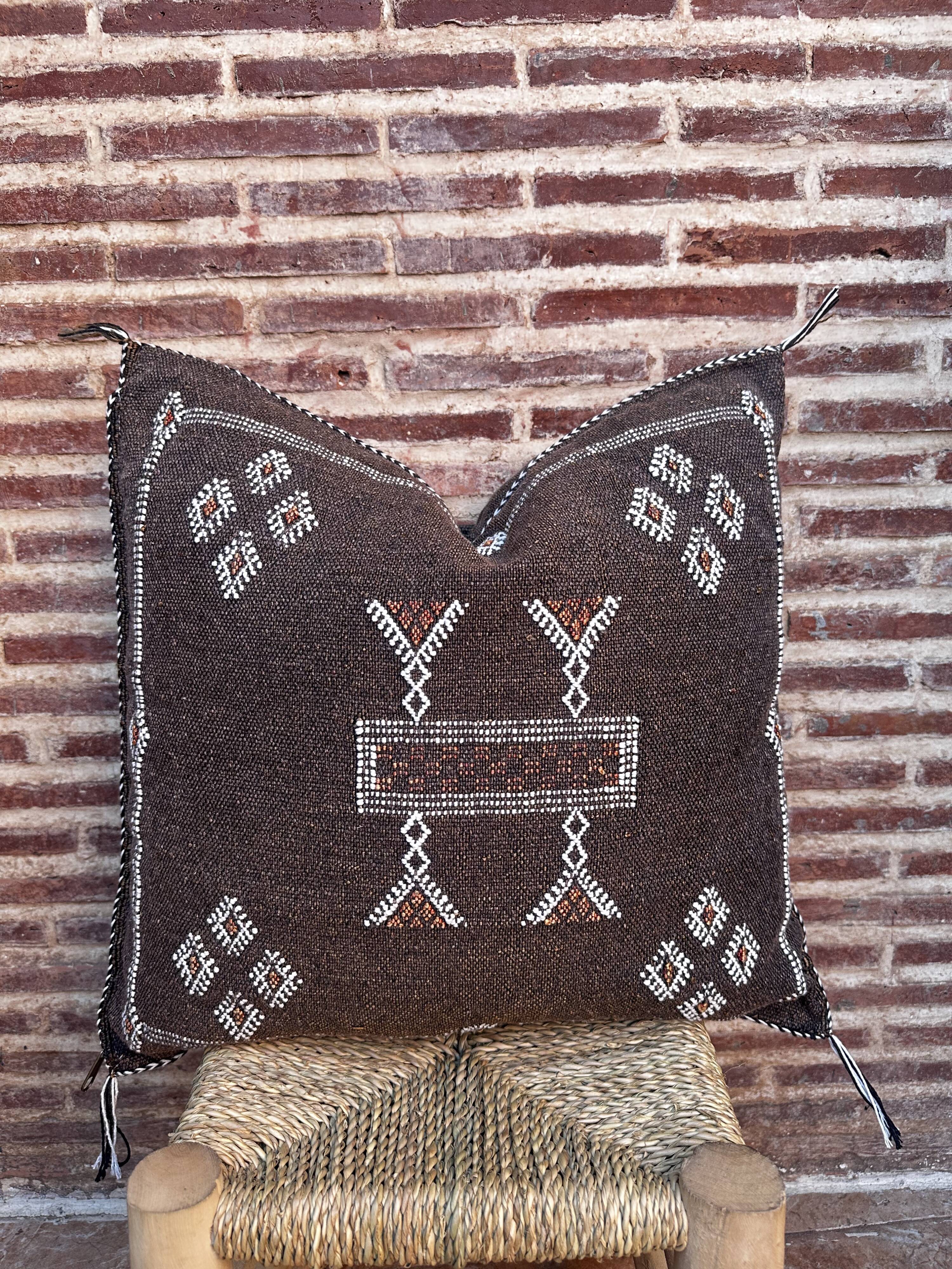 Handwoven cactus silk cushion cover: Berber bohemian cushion