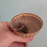 Lustre boule opaline dentelée en verre et laiton