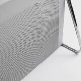 Porte-revues en métal chromé argenté vintage par Mascagni – design perforé, style futuriste, Italie années 1970