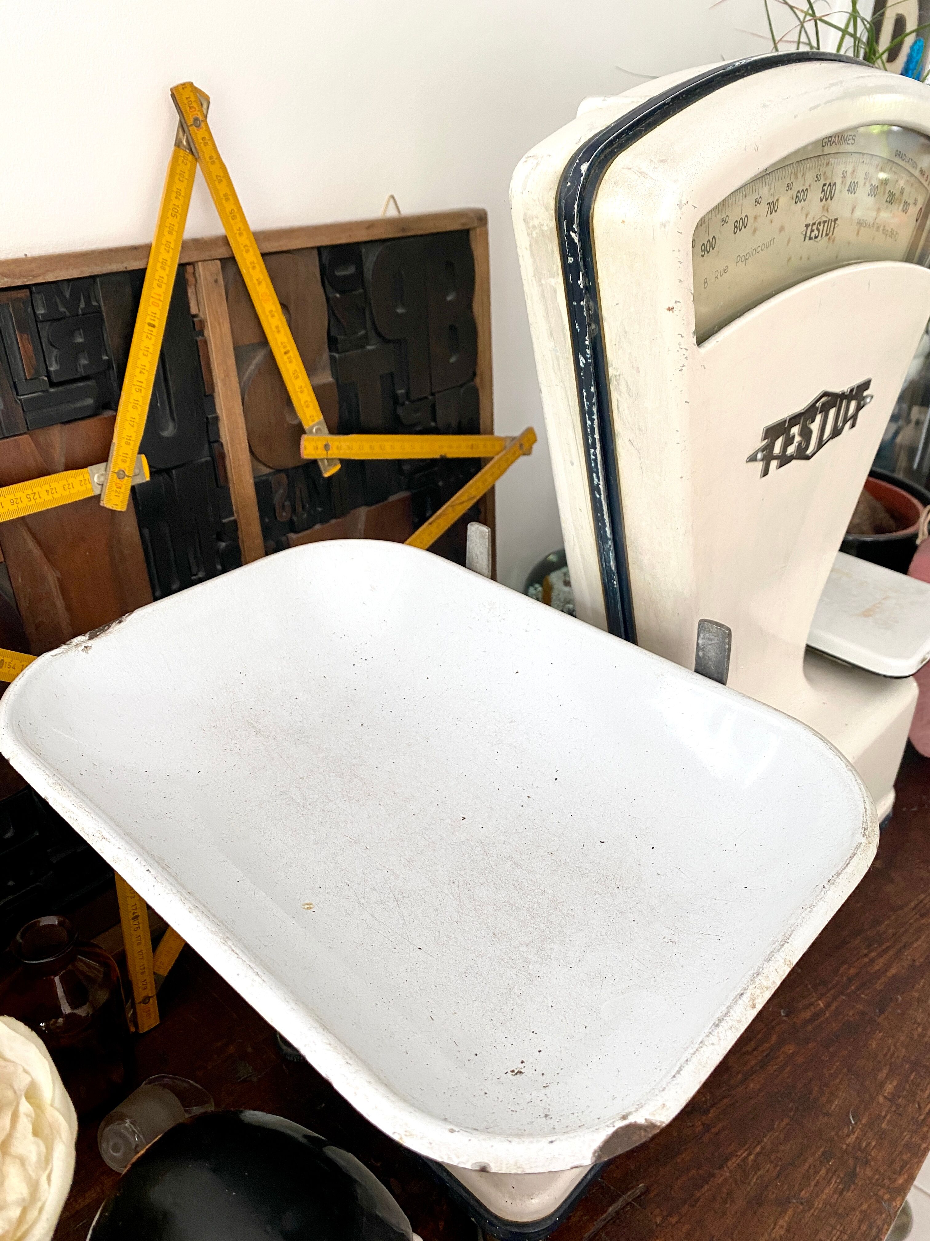Old vintage Testut grocery scale