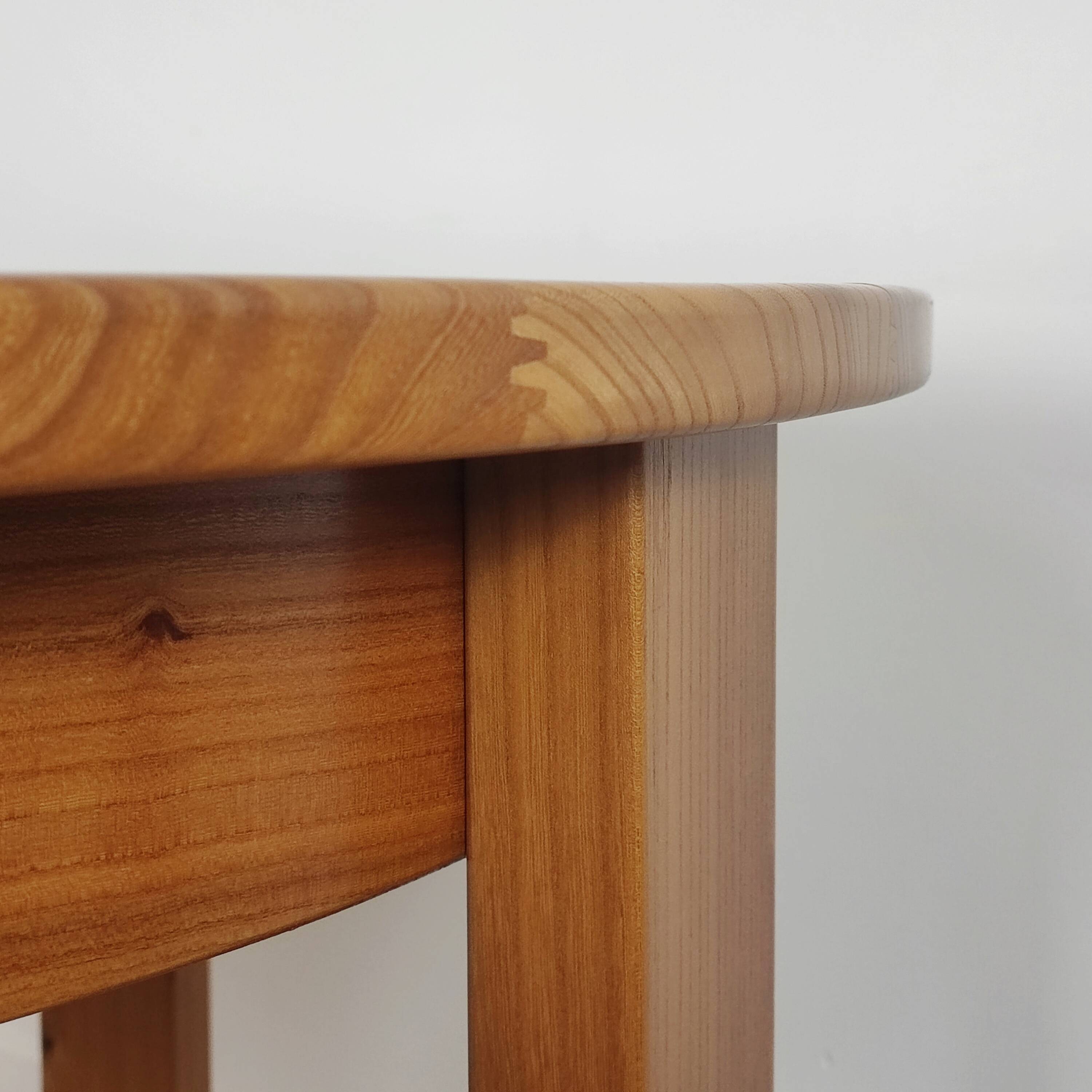 Round extendable elm table