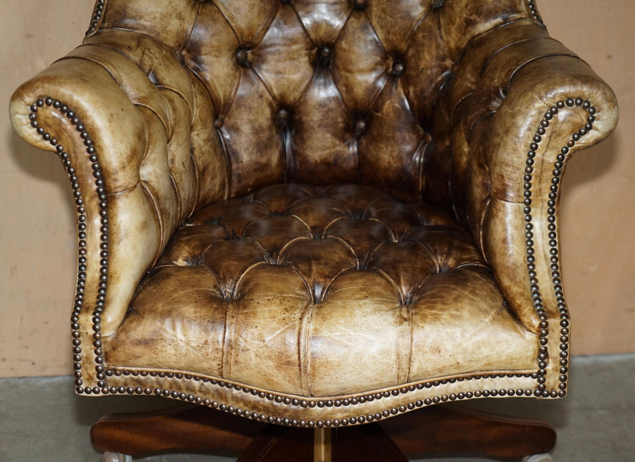 Chesterfield executive armchair in aniline leather