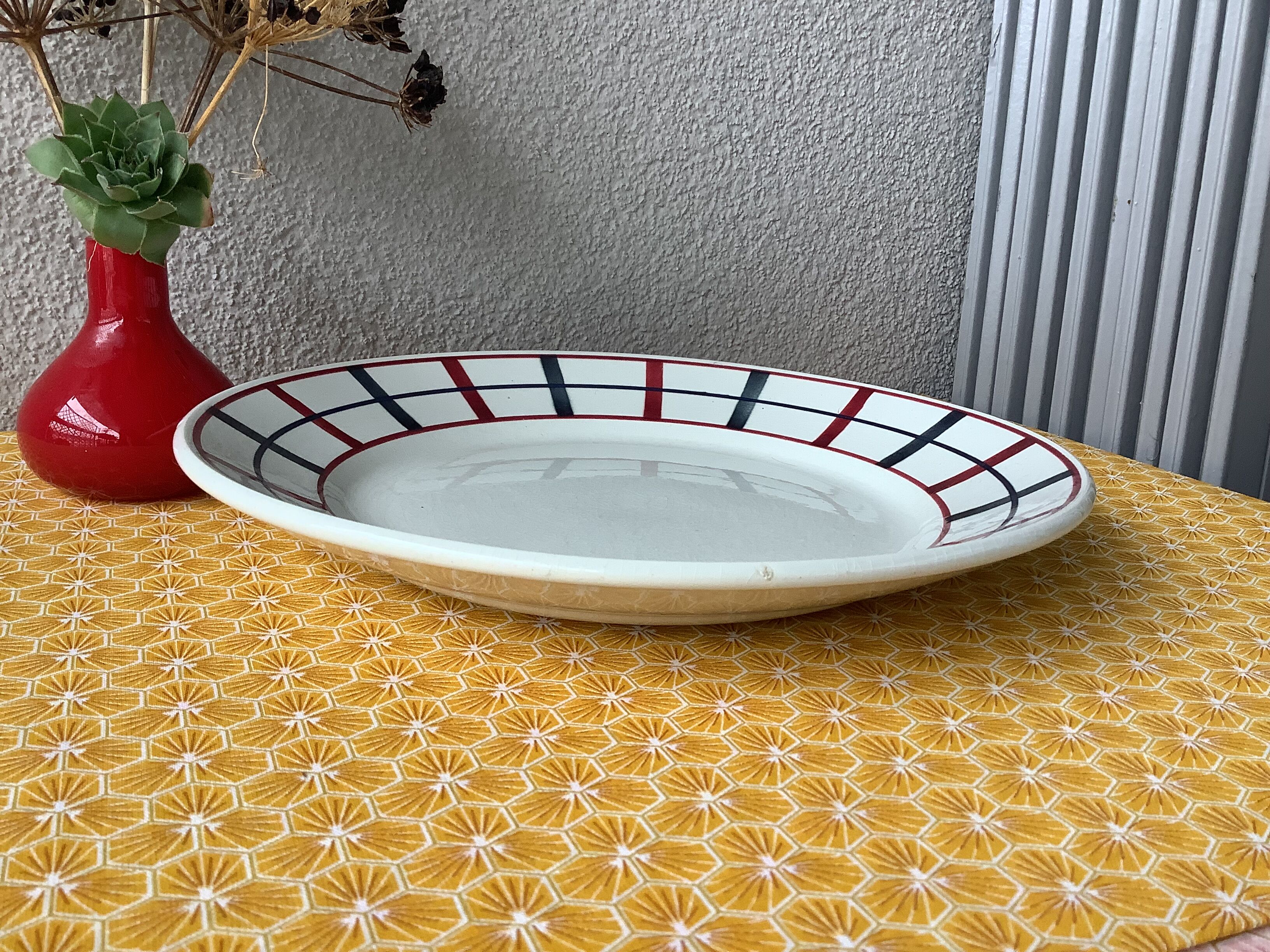 Lou Basquez St Amand art deco flat serving plates