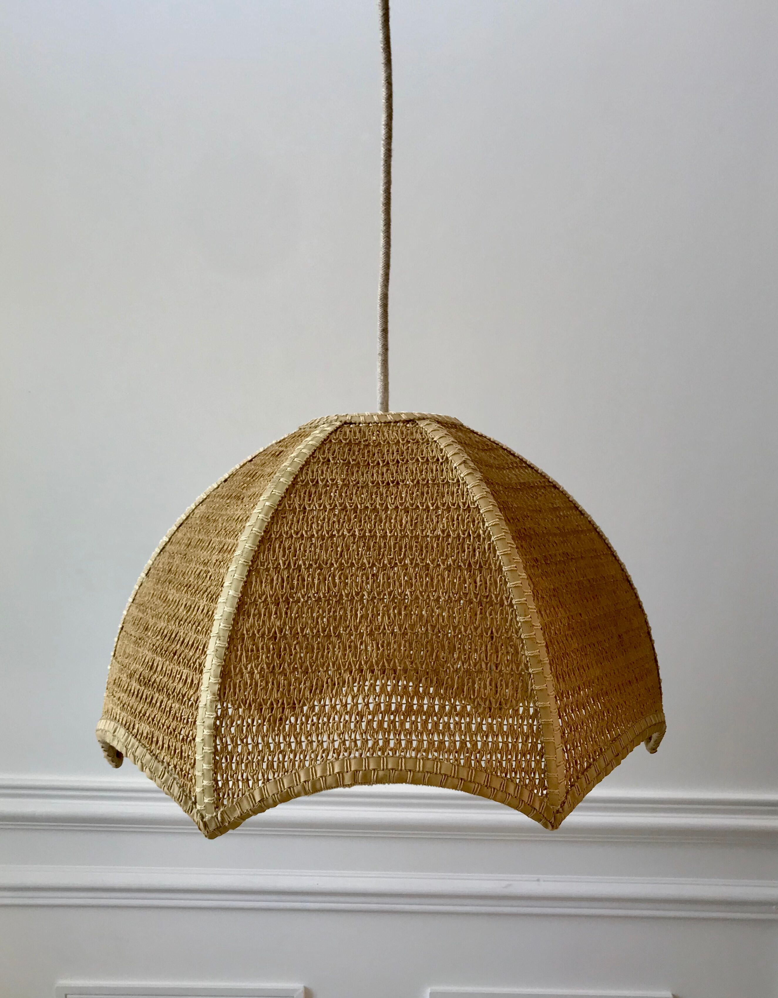 Tulip flower suspension in rope / wicker 70s