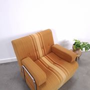 Jaren 70 uittrekbare lounge fauteuil bruin gestreept met Chromen buisframe
