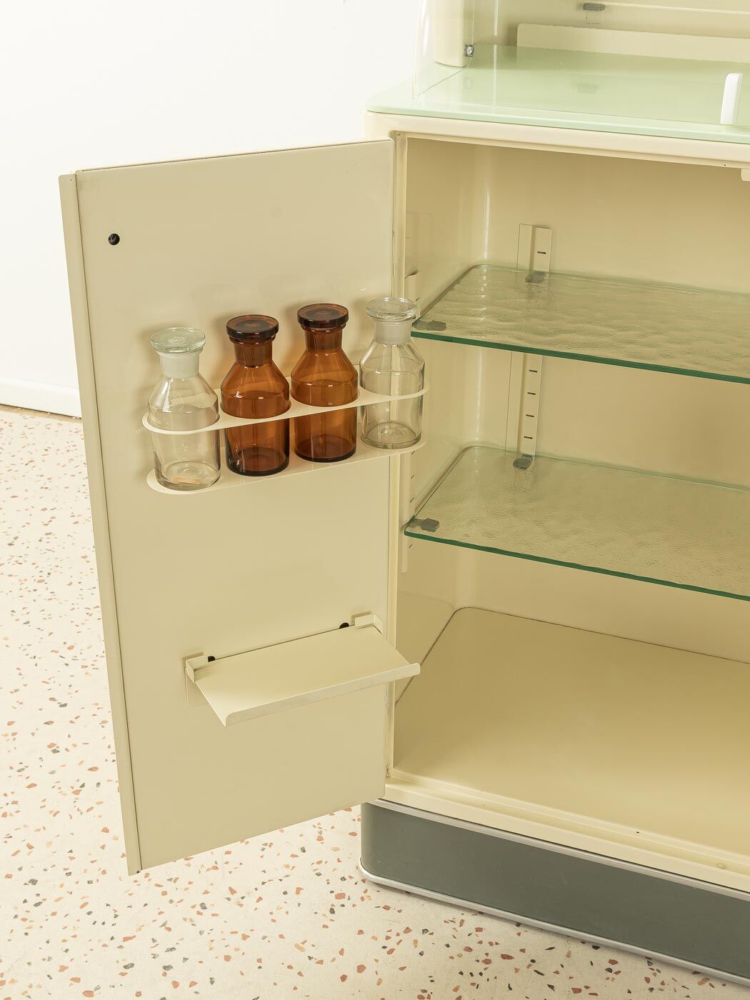 1950s Medicine cabinet, Maquet