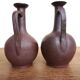 paire de bouteilles ou carafe en terre cuite