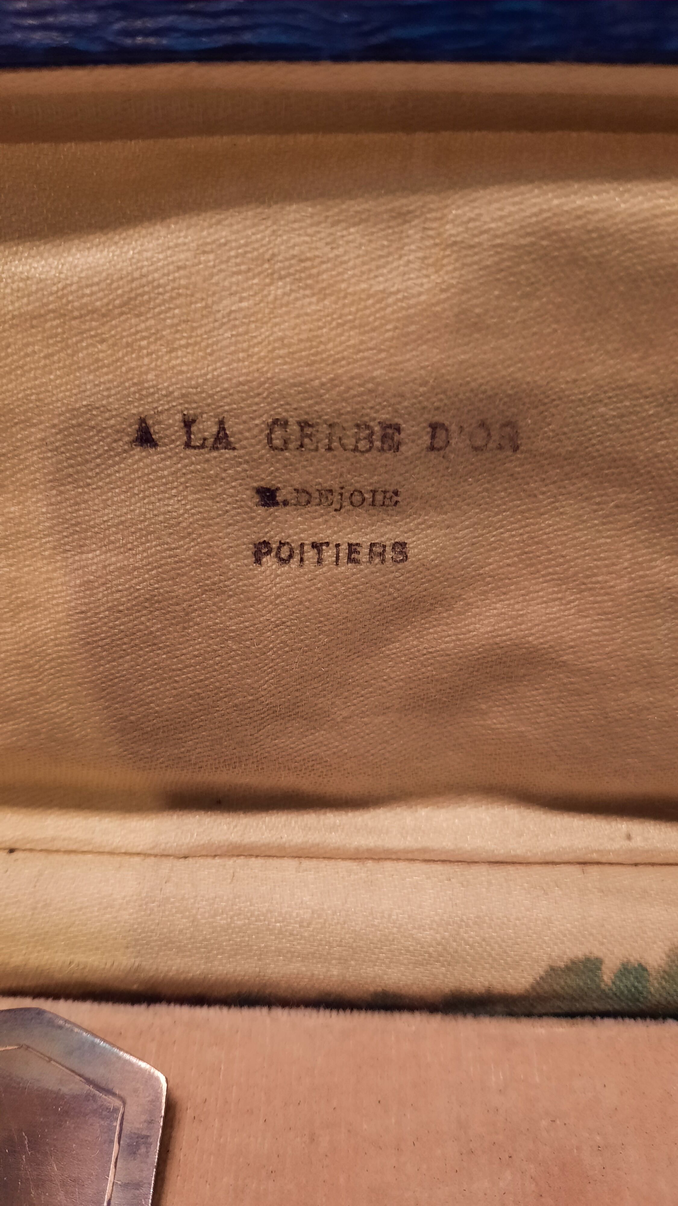 Silver metal pie server