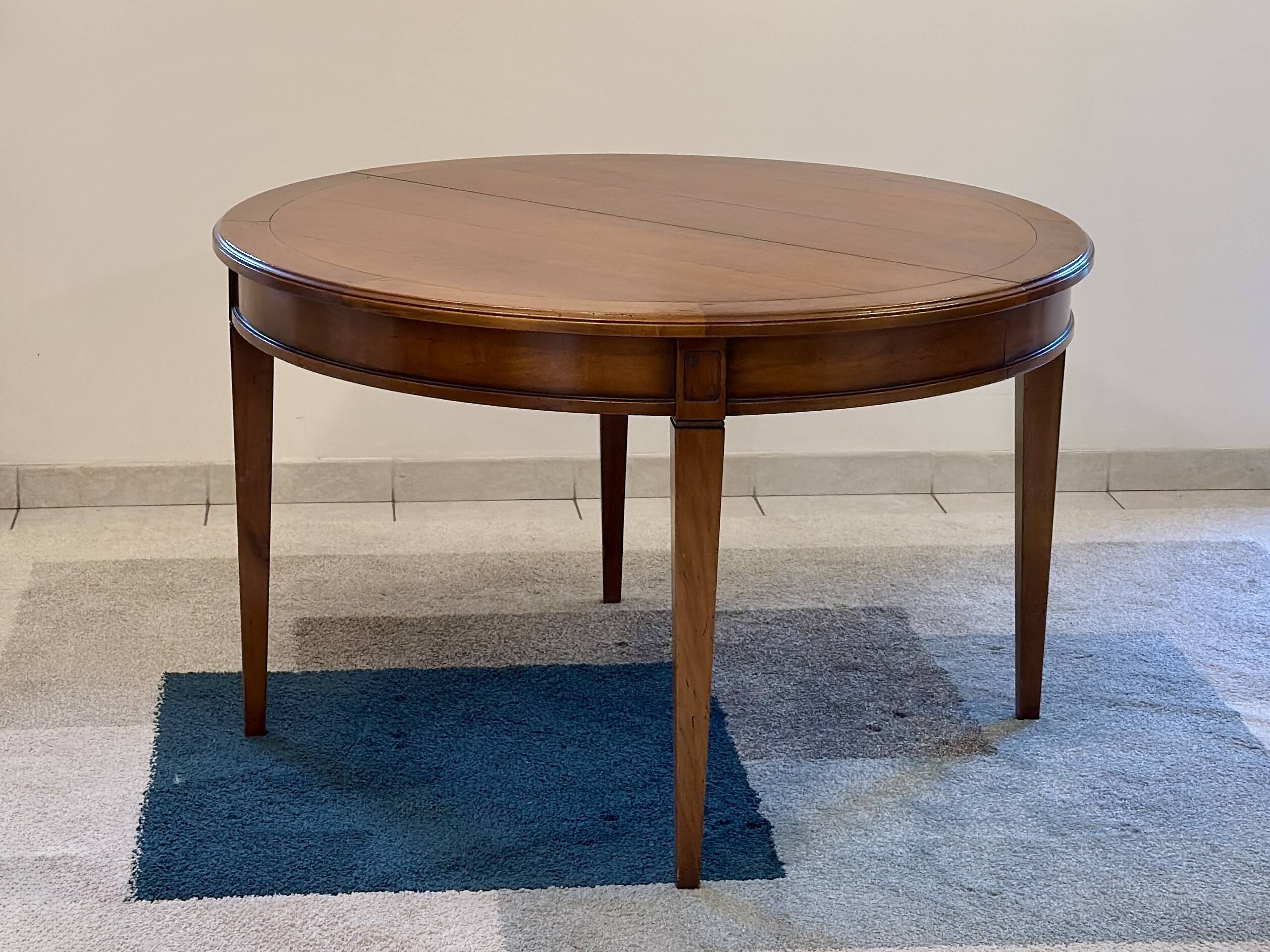 Directoire table style