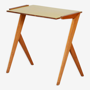 Table d'appoint jaune du milieu du siècle en hêtre, umakart, restaurée, Tchéquie, années 1950