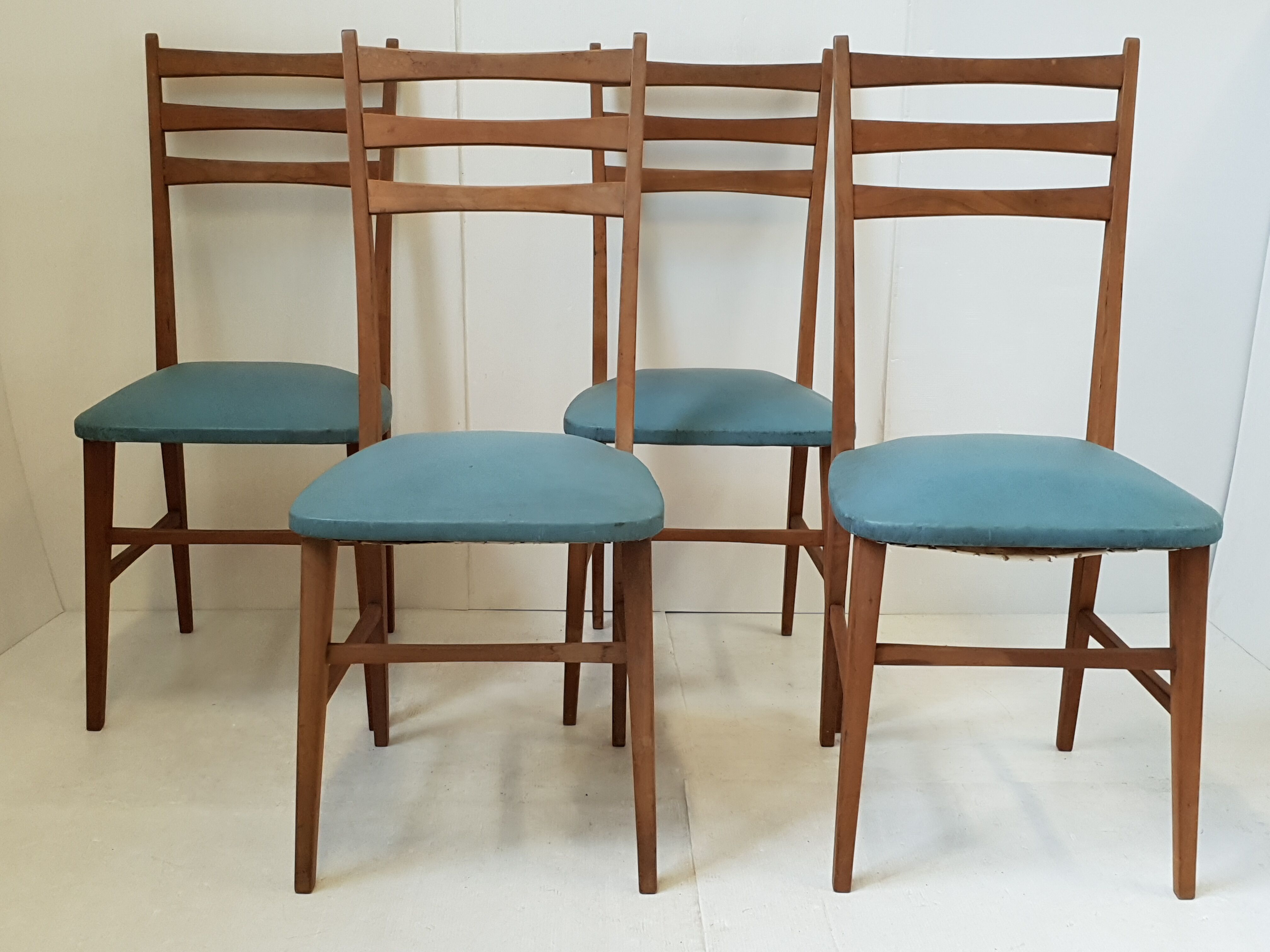 Suite of 4 vintage chairs 1950
