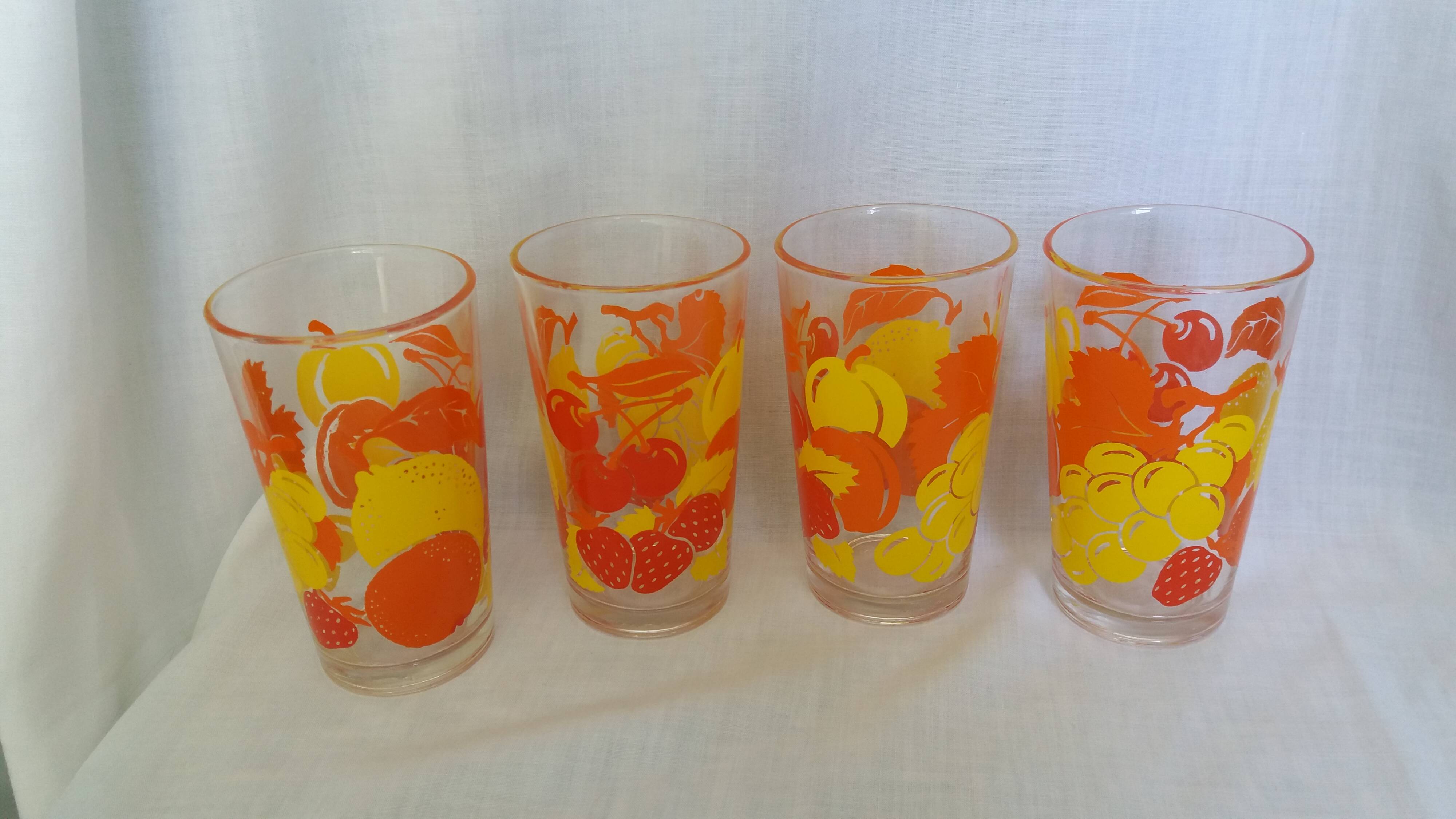 Verres vintage décorated with orange and yellow lemon fruits, Italy.