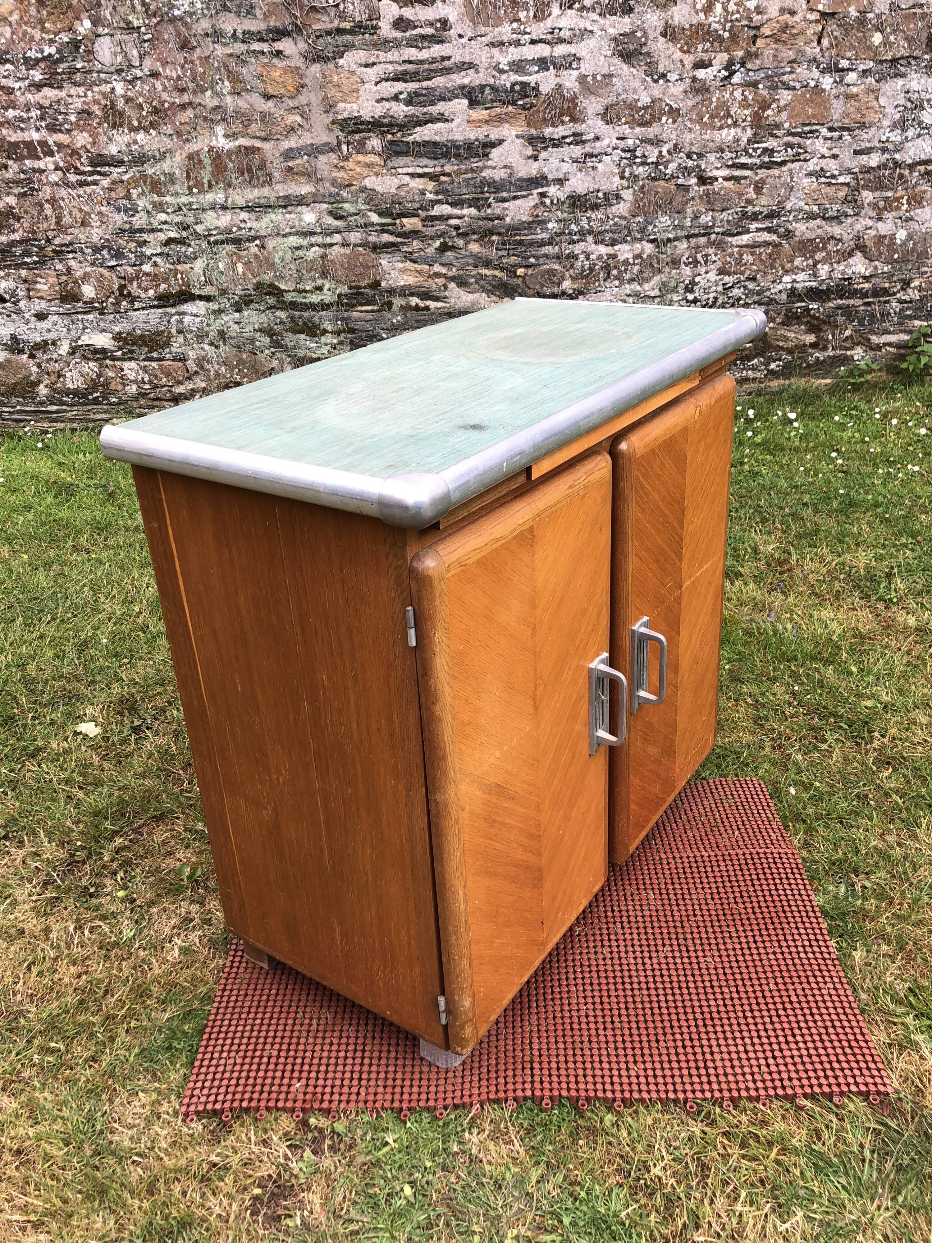 Buffet Mado vintage à 2 portes et 1 tirette en cp chêne.