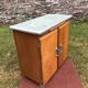 Buffet Mado vintage à 2 portes et 1 tirette en cp chêne.