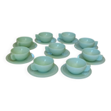 Set of 9 cups and saucers in opaline.