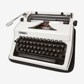 Machine à écrire Erika modèle 106 portable