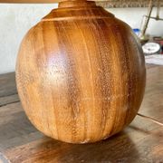 Lampe en bois massif sculpté, Art déco 1930 vintage