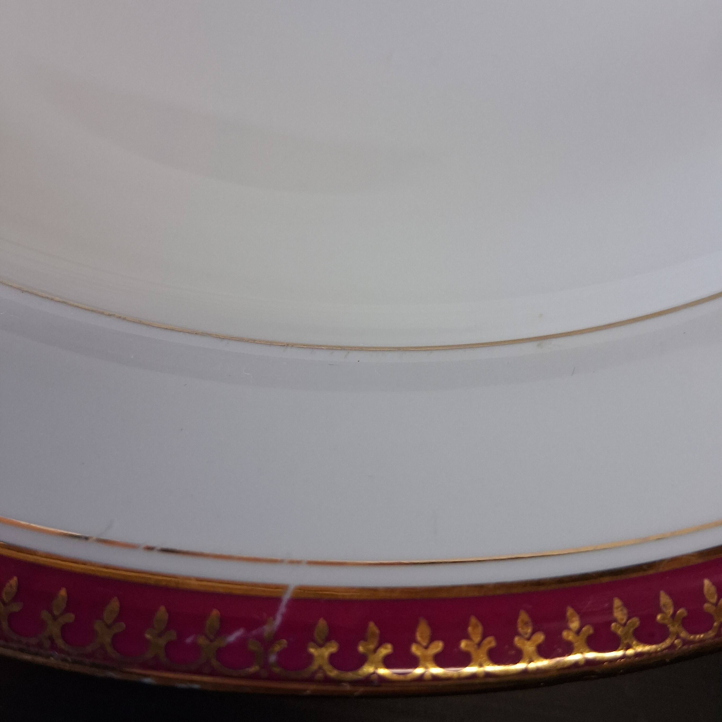 Very nice round serving dish from Chastagner & Co in good condition.