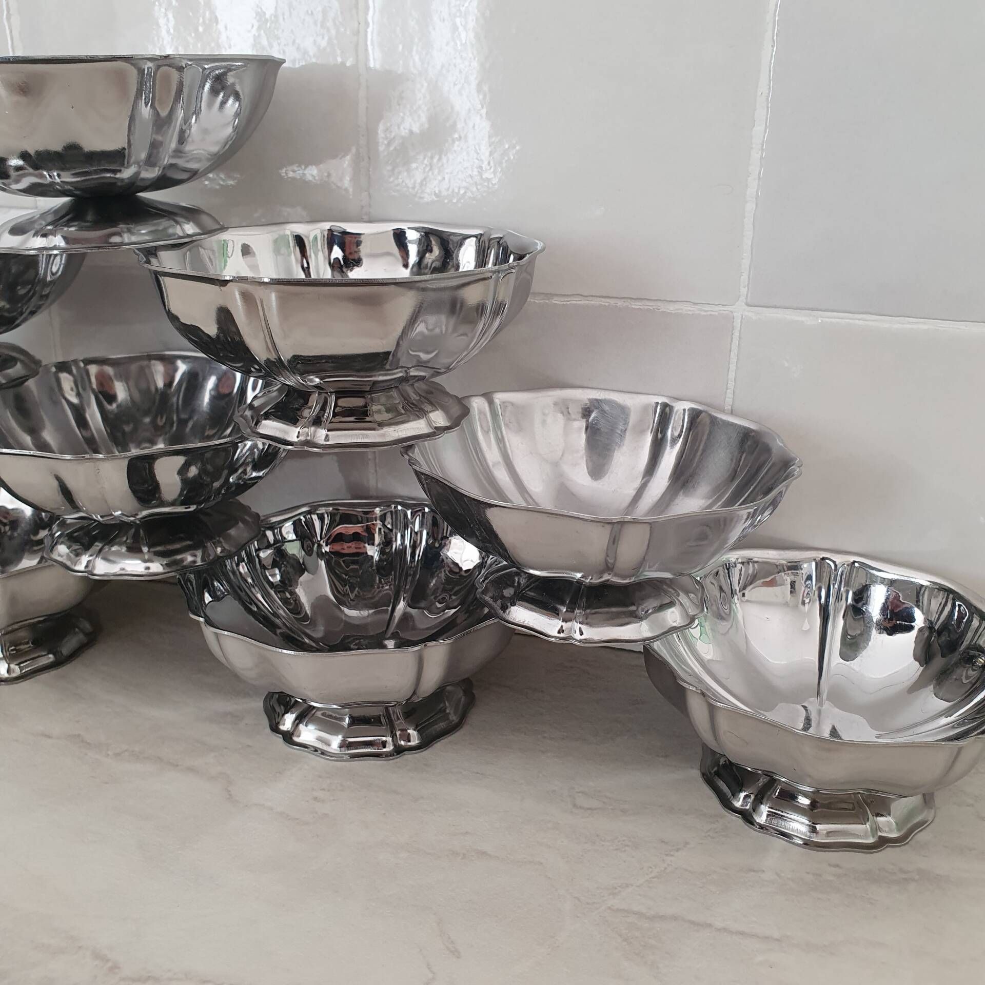 10 stainless steel dessert / ice cream bowls in Guy Degrenne style, flower shape.