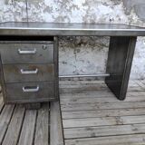 Strafor desk in brushed metal