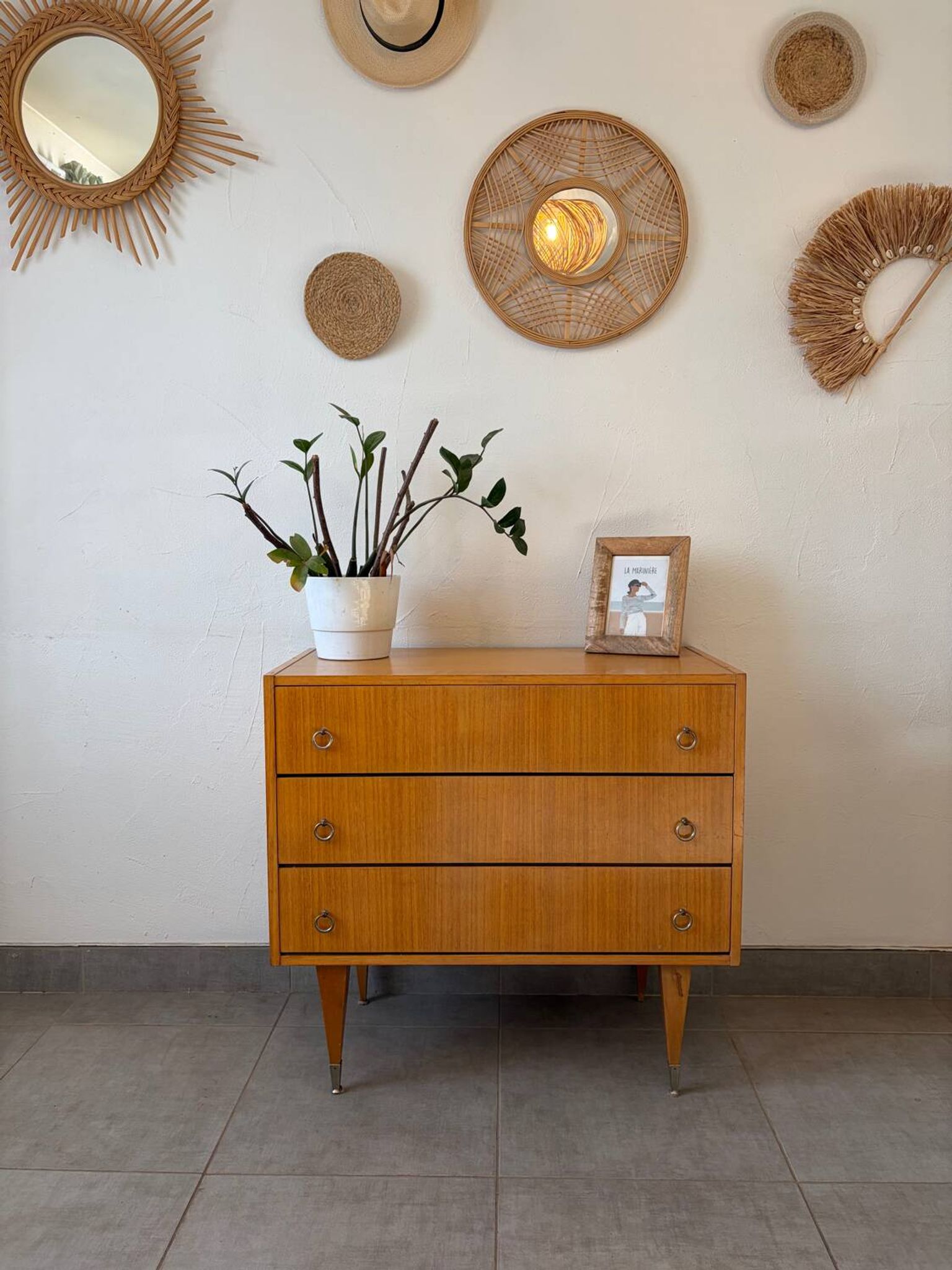 Lovely vintage chest of drawers from the 1960s.