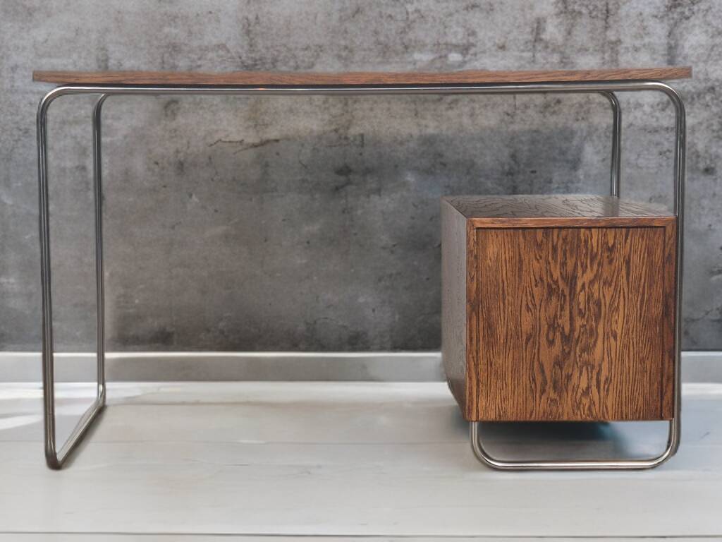 Bureau en noyer style Bauhaus Tchèque 1930s