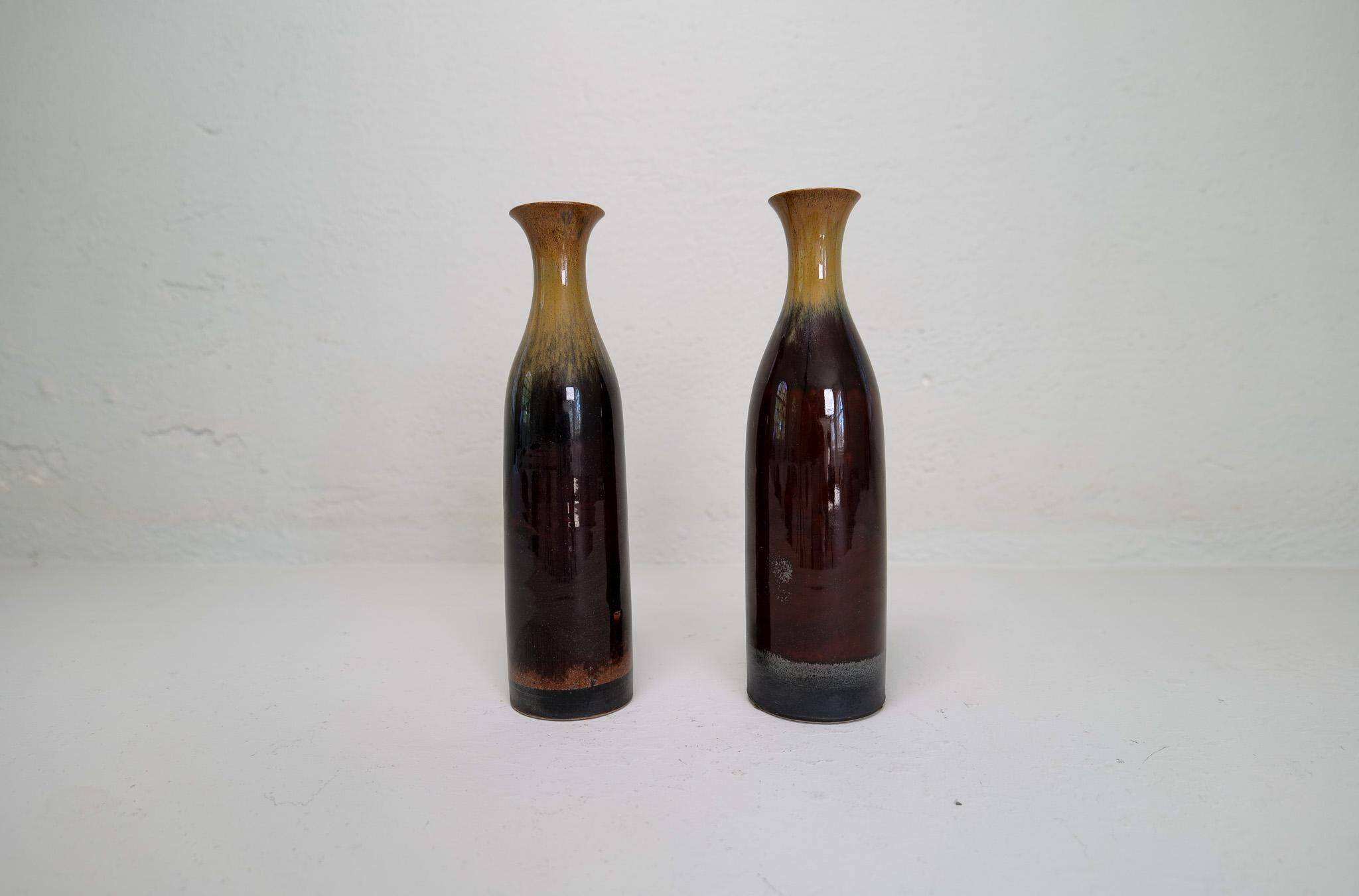 Modern Scandinavian pair of vases/bottles in ceramic by Carl-Harry Stålhane, Sweden.
