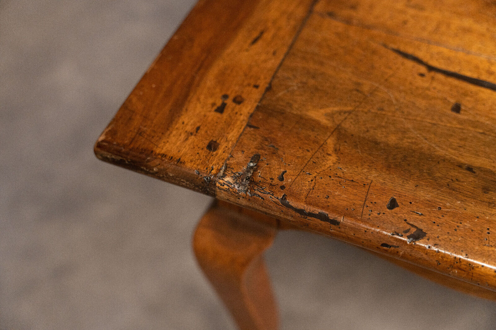 Farmhouse table walnut legs deer early nineteenth 1 drawer 208 cm