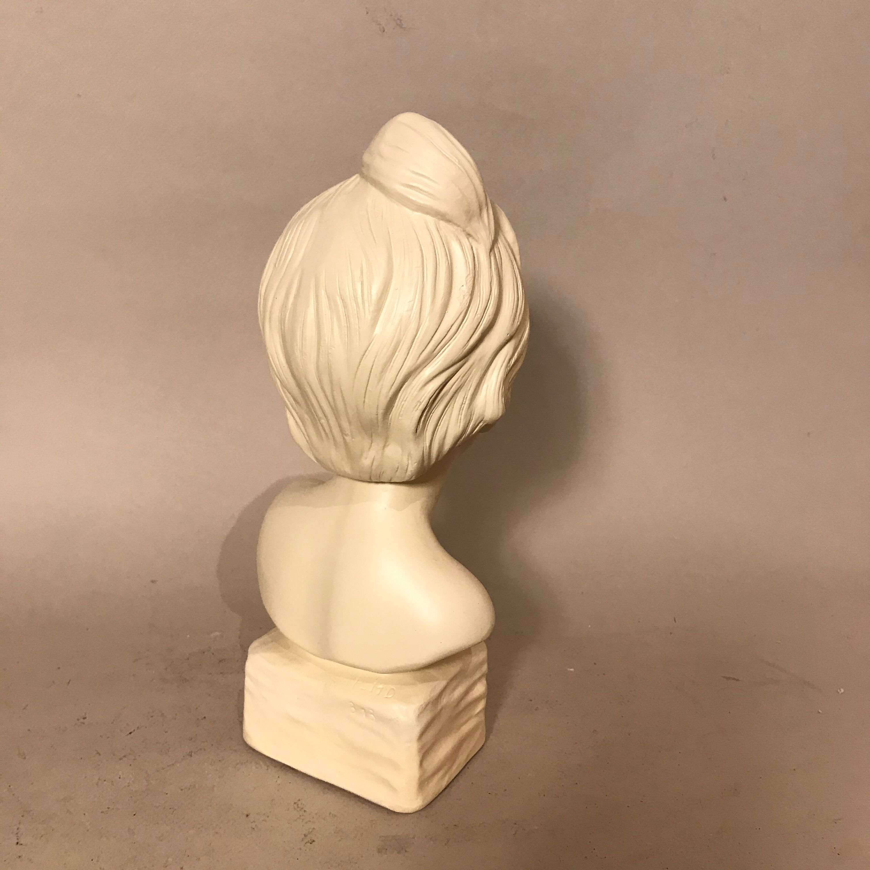 Bust sculpture child child plaster