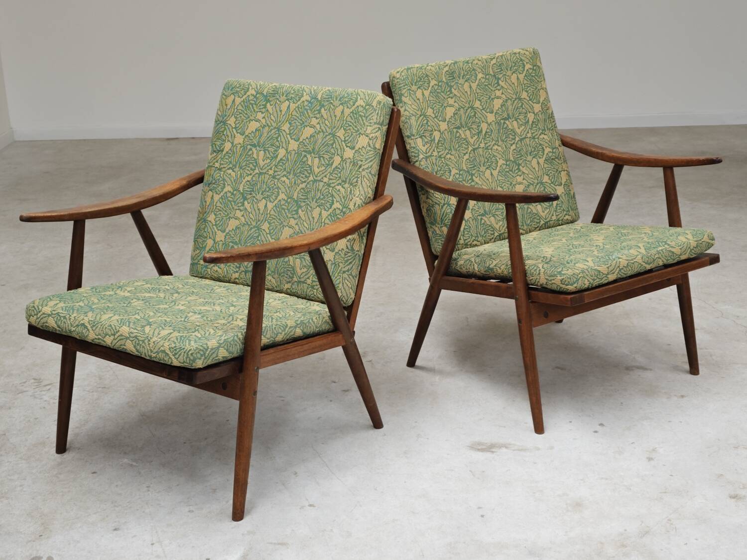 Pair of green flower boomerang armchairs by Antonin Suman for Ton (Thonet)