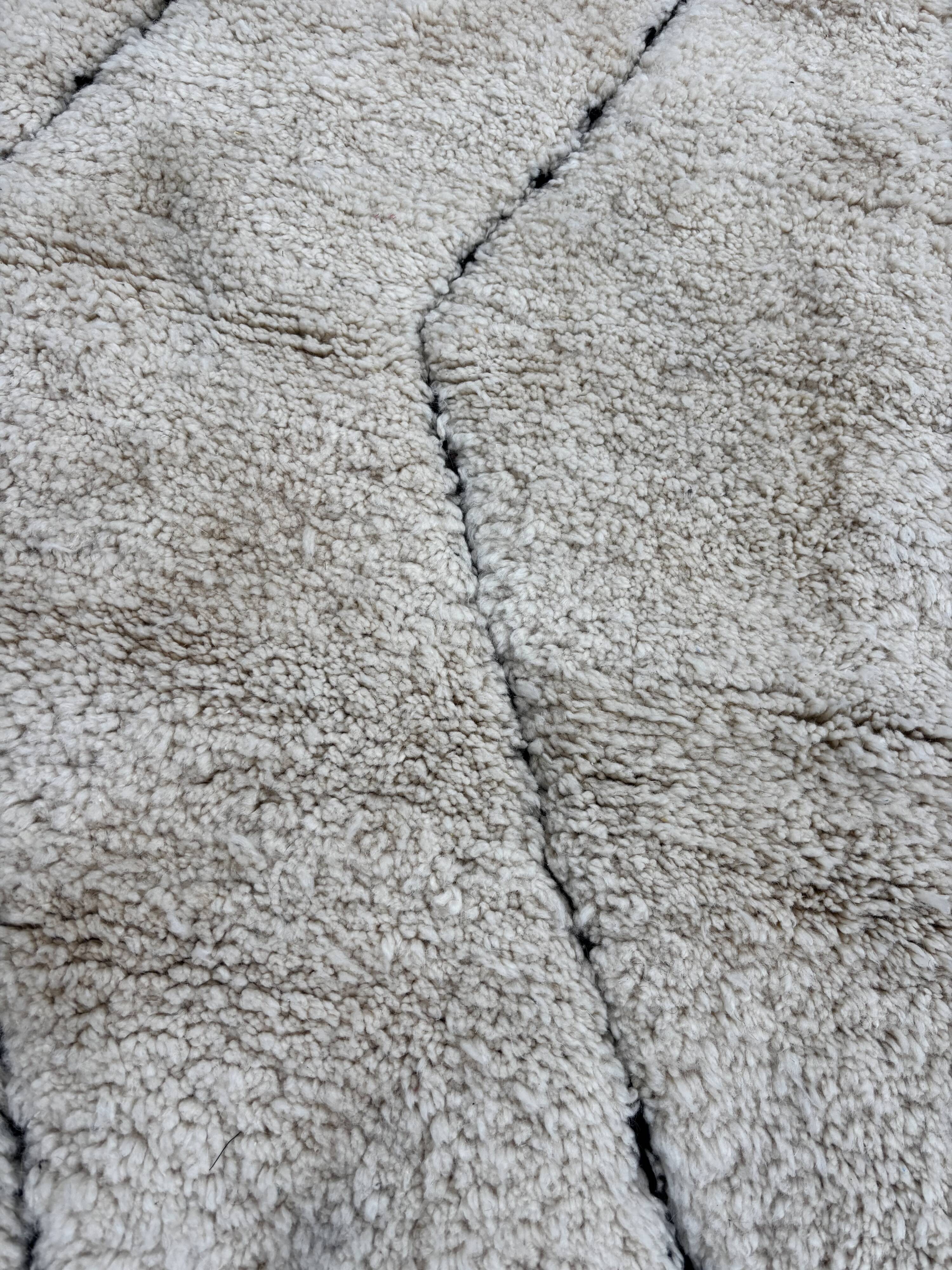 Beni Ouarain Berber Wool Rug – 200x300 cm – Handmade Moroccan Rug
