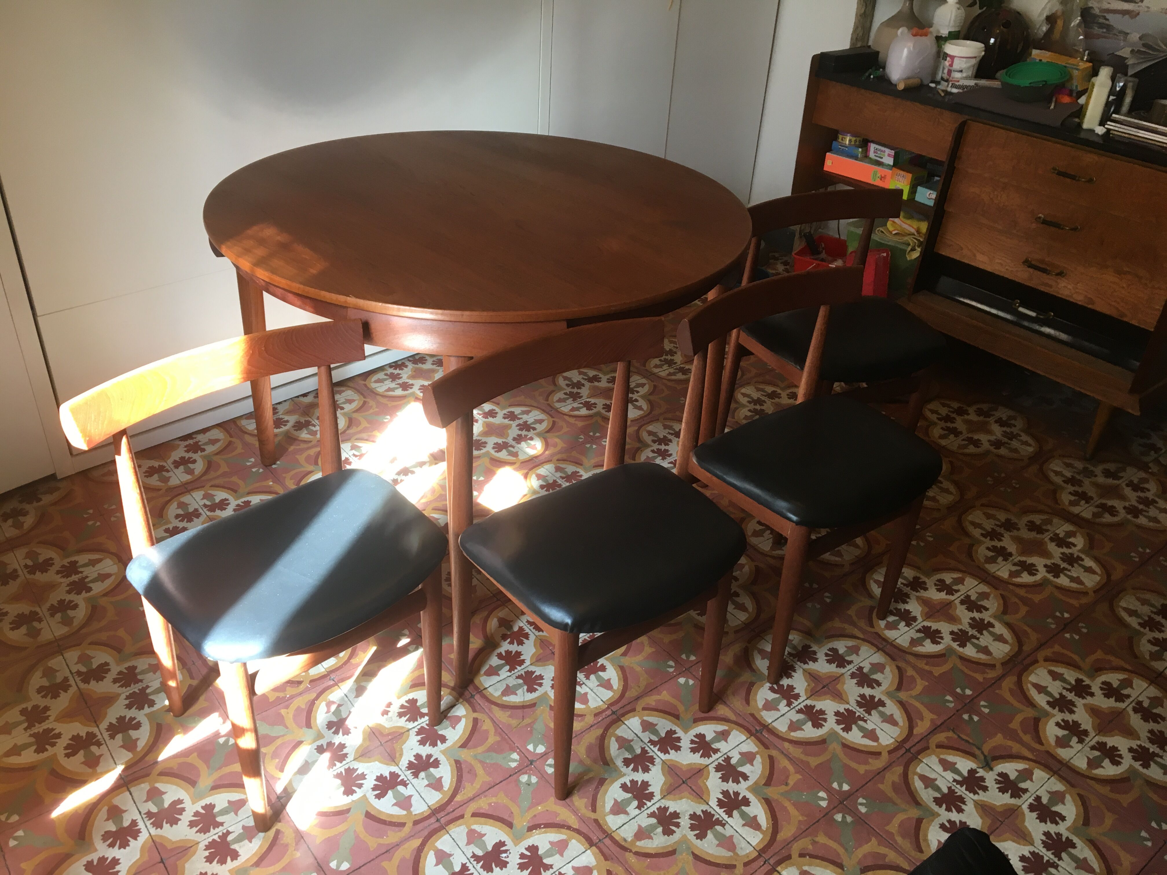 Table and 4 chairs Hans Olsen