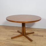 Mid-century round extendable teak dining table from McIntosh, United Kingdom, 1960s