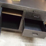 Former industrial workbench in metal