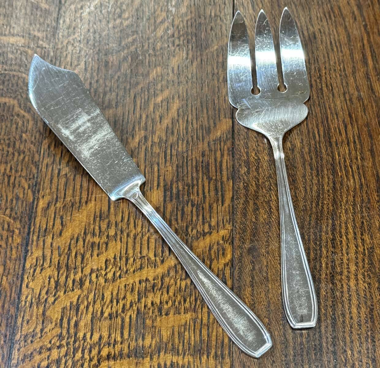 Silver-plated fish serving cutlery