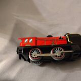 Hachette metal locomotive