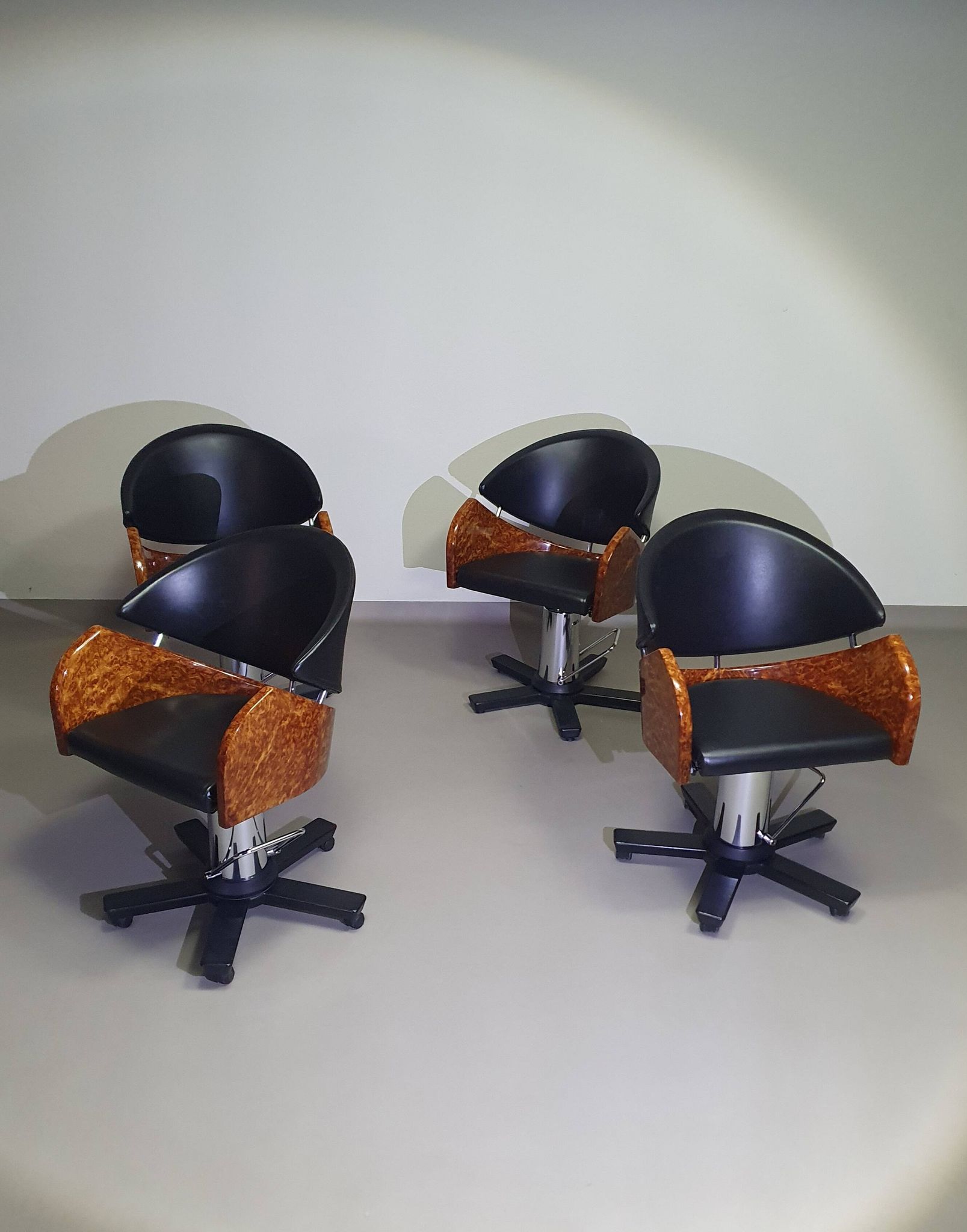 4 chaises de barbier italiennes des années 80, réglables en hauteur